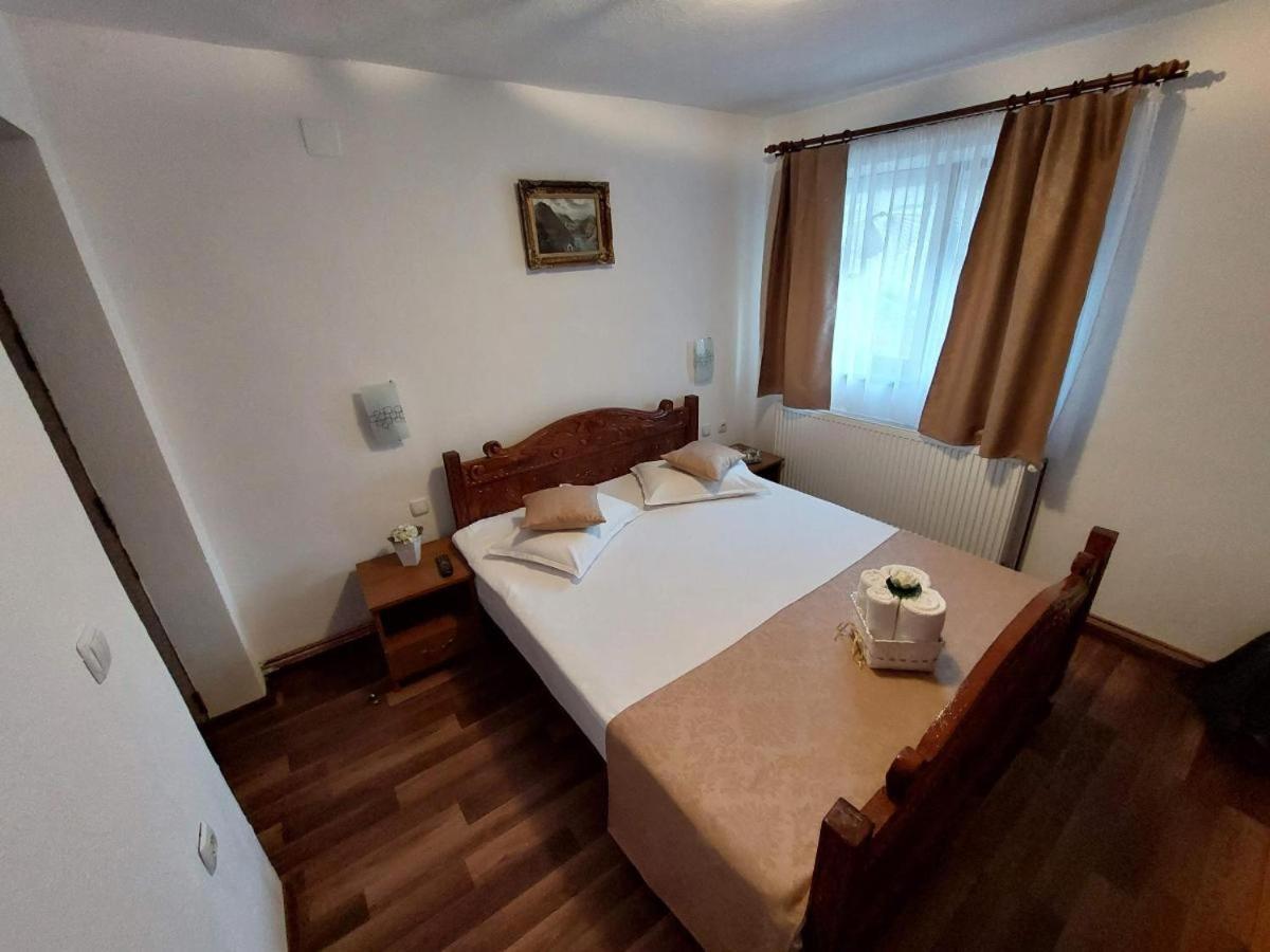 Casa Fabrizio Hotell Călimăneşti Exteriör bild